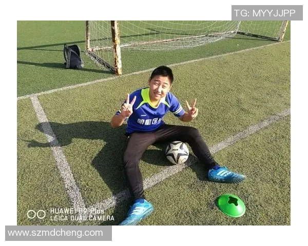 足球明星球服传递爱心力量助力公益事业的温暖之旅